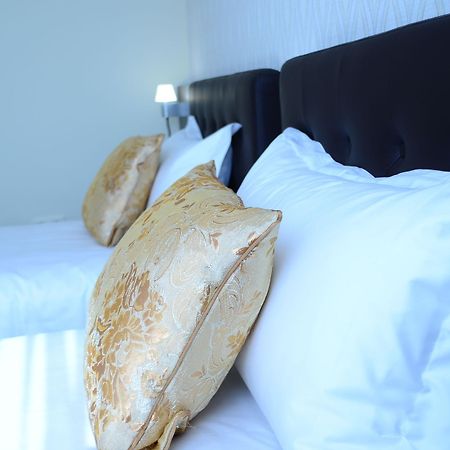 The Helmet Hotel Saint-Josse-ten-Noode Екстер'єр фото