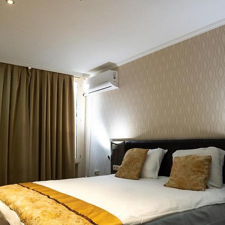 The Helmet Hotel Saint-Josse-ten-Noode Екстер'єр фото