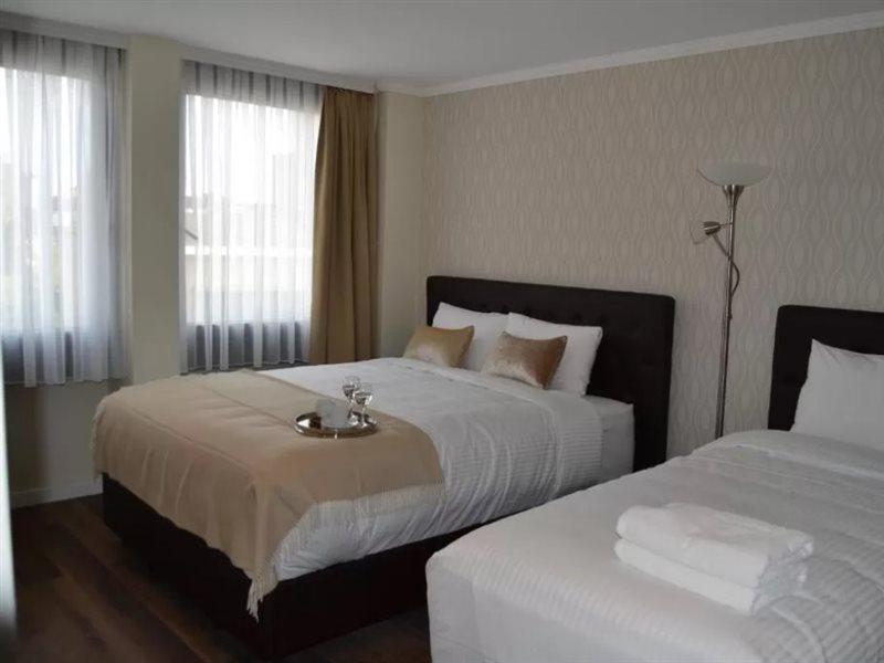 The Helmet Hotel Saint-Josse-ten-Noode Екстер'єр фото