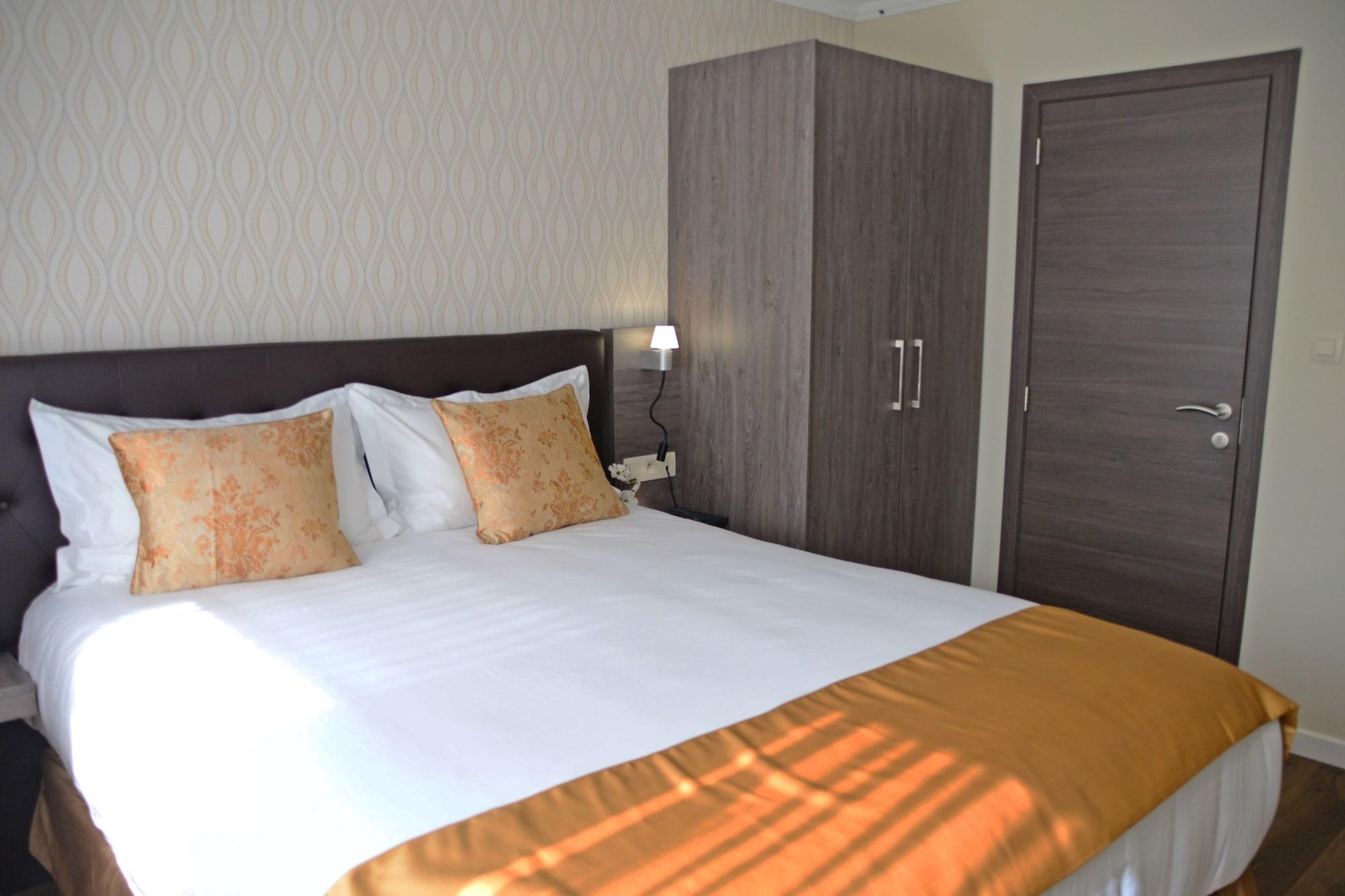 The Helmet Hotel Saint-Josse-ten-Noode Екстер'єр фото