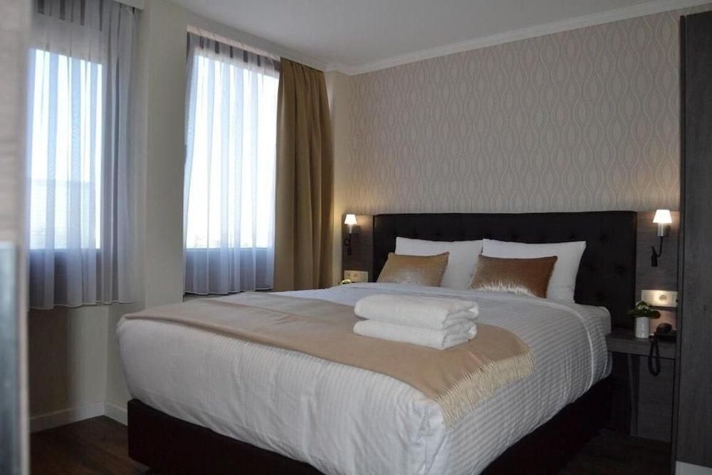 The Helmet Hotel Saint-Josse-ten-Noode Екстер'єр фото