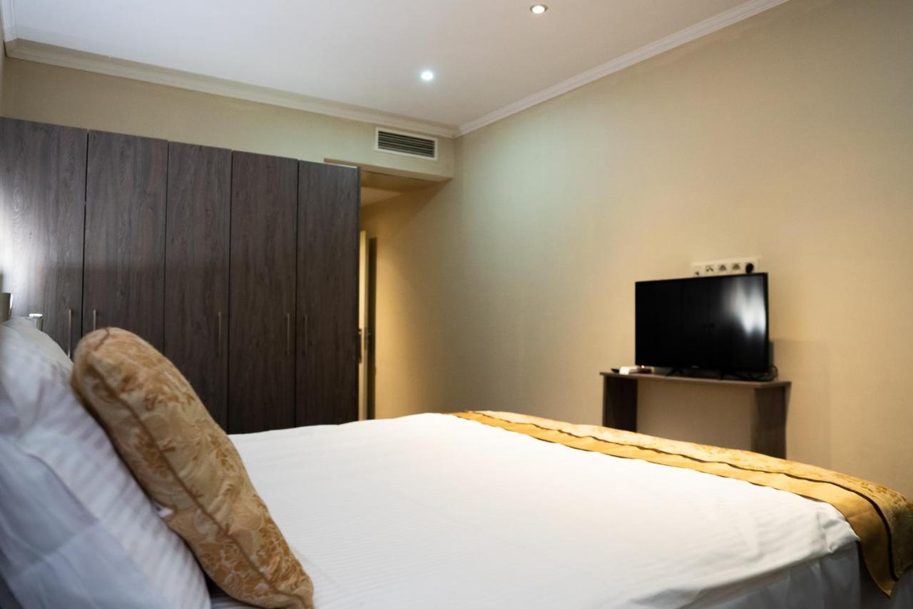 The Helmet Hotel Saint-Josse-ten-Noode Екстер'єр фото