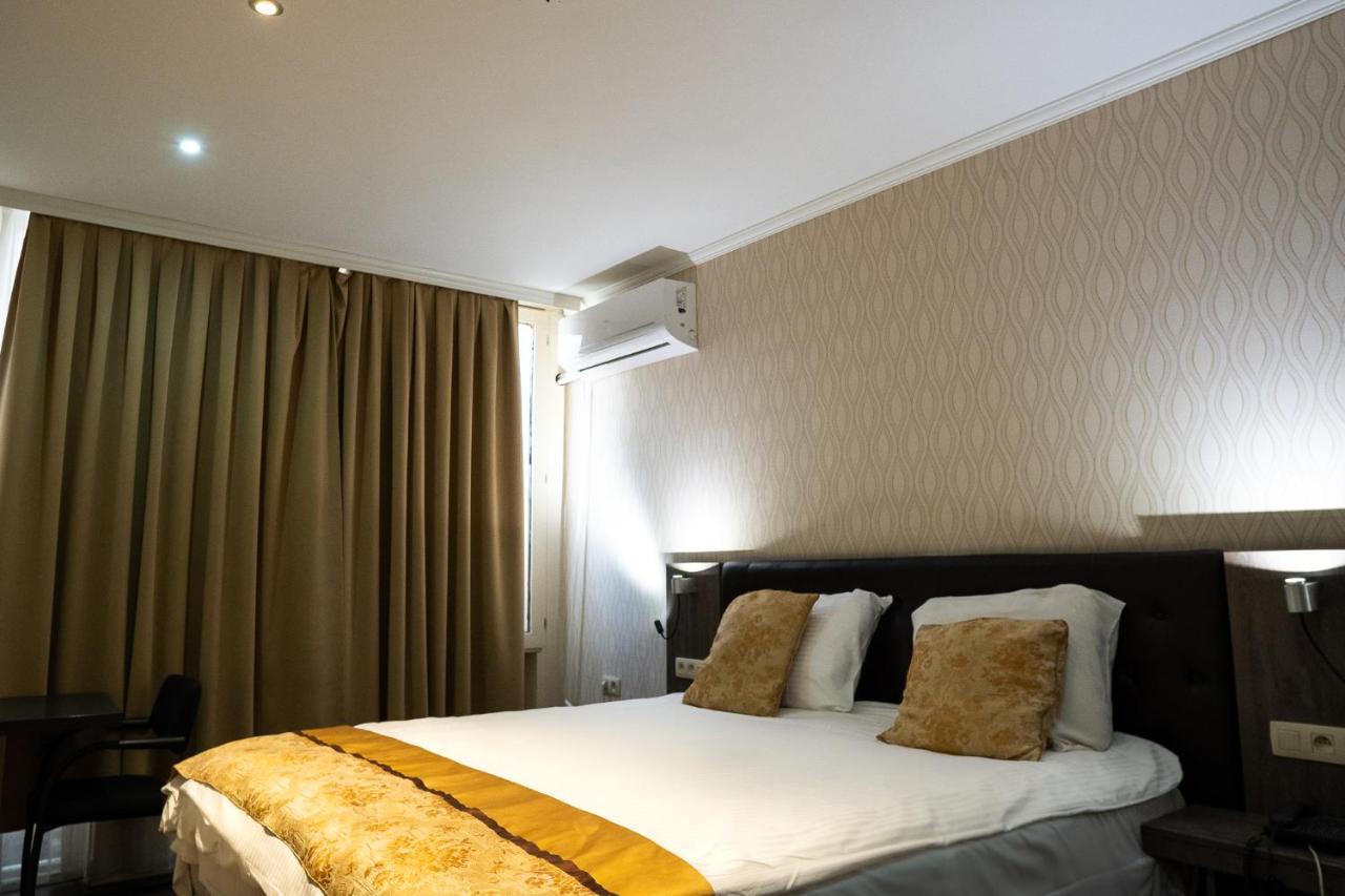 The Helmet Hotel Saint-Josse-ten-Noode Екстер'єр фото