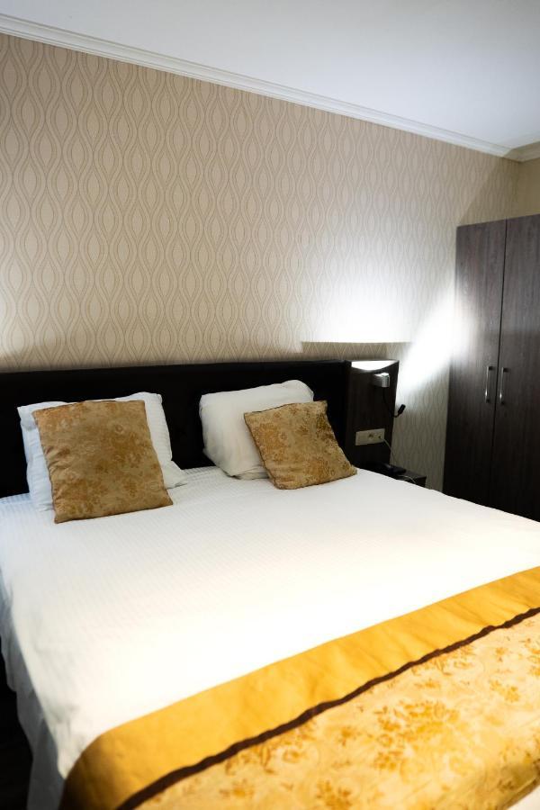 The Helmet Hotel Saint-Josse-ten-Noode Екстер'єр фото