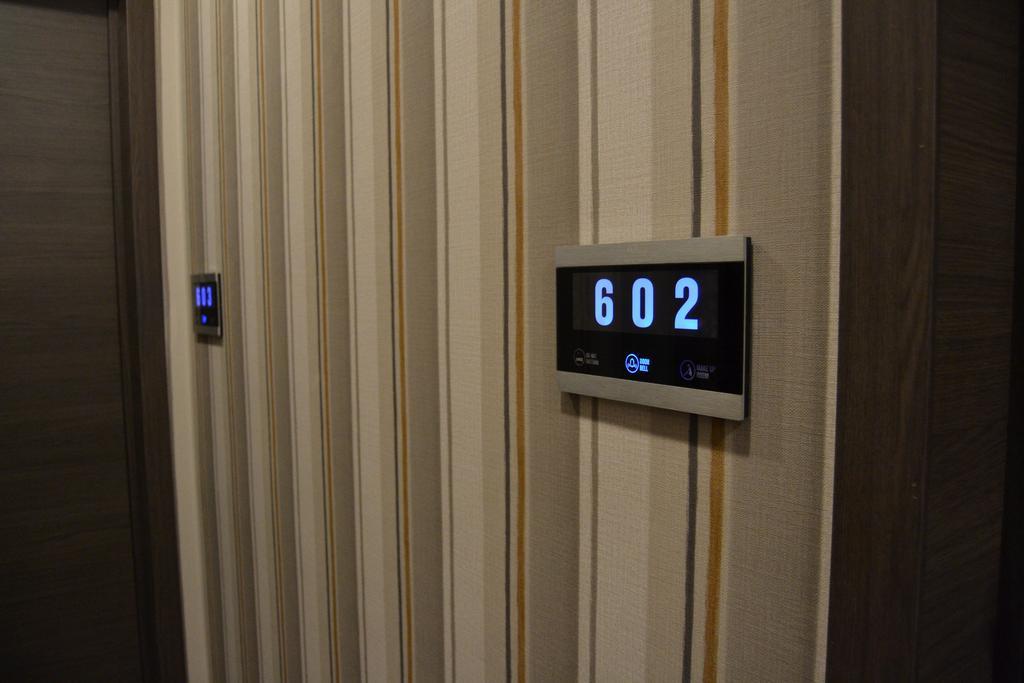The Helmet Hotel Saint-Josse-ten-Noode Екстер'єр фото